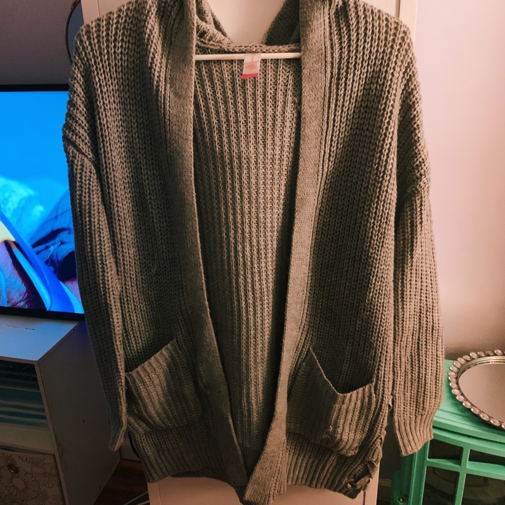 ⭐️Grey Hooded Cardigan⭐️